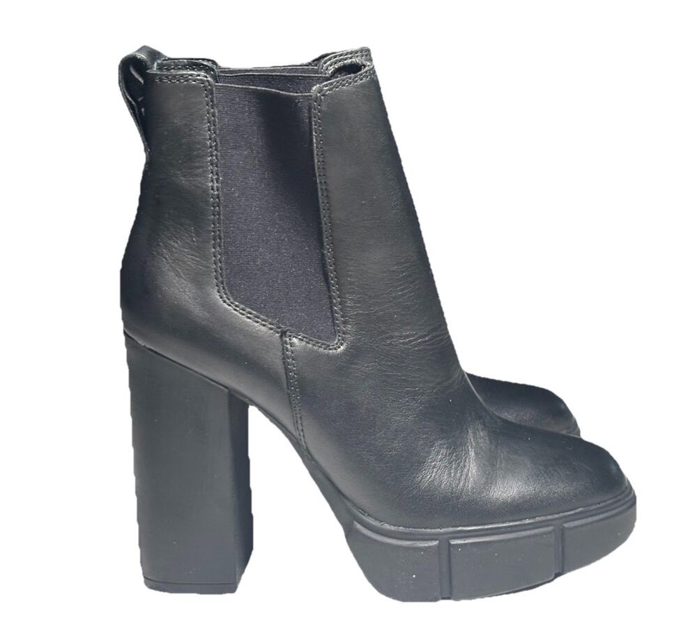 Steve Madden Revised Chelsea Platform Black Leather Ankle Boots- 6M